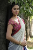 sakthi-nikesha-patel-7-nattkal-stills-019