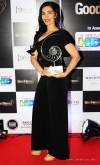 Namrata-V-Shroff-with-her-trophy-after-the-awards-at-the-Red-Carpet-GoodHomes-Awards-2015