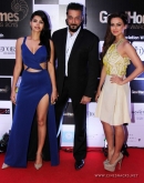 Sonali-Raut-Santosh-Shukla-Sana-Khan-at-the-Red-Carpet-of-GoodHomes-Awards-2015.1