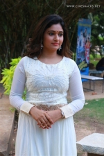 actress-poonam-bajwa-stills-004