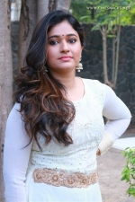 actress-poonam-bajwa-stills-014