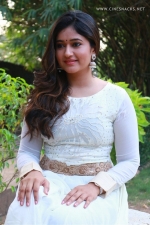 actress-poonam-bajwa-stills-015