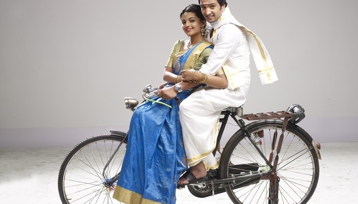 Vallavanukku Pullum Aayudham Movie Stills