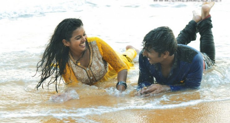 Natchatthira Jannalil Movie Stills