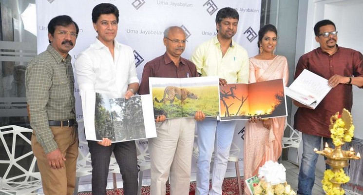 Madhan Kaarki Inaugurates Uma Jayabalan Photo Exhibition Stills