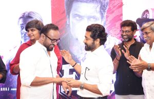சூர்யாவிற்கு வைர மோதிரத்தை பரிசளித்த ‘சக்தி பிலிம் ஃபேக்டரி’ சக்தி வேலன்